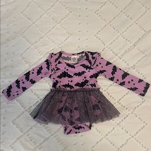 Charming Bat Print Kids Halloween outfit nwt 6-9 months